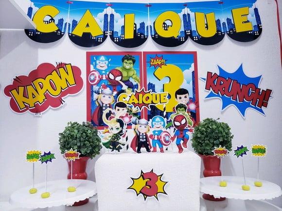 Kit Festa em Casa Heróis com Bandeirola e Toppers