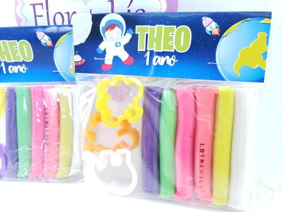 Massinha Personalizada Astronauta Galáxia com Cortadores