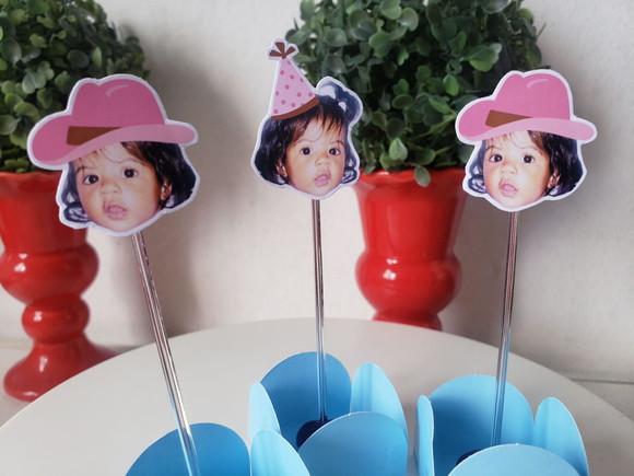 Topper de Docinho Rostinho Fazendinha com Foto e Chapeuzinho