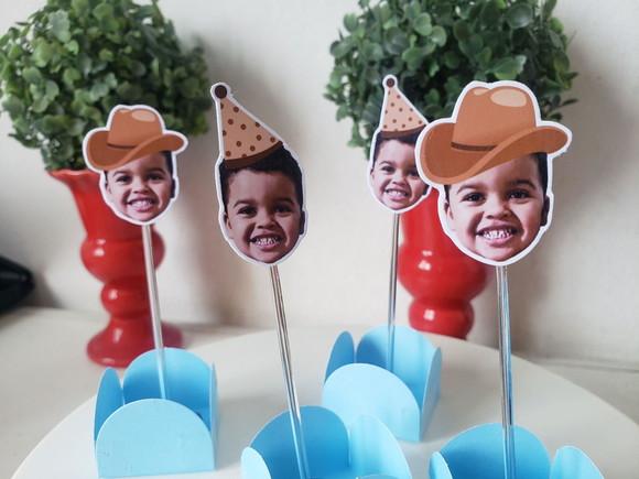 Topper de Docinho Rostinho Fazendinha com Foto e Chapeuzinho