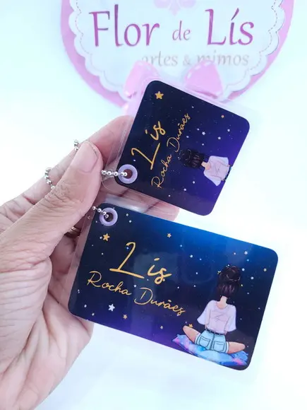 2 Chaveiros Escolar Universo Menina para Mochila e Lancheira