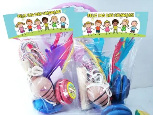 Brinde Brinquedos Raíz Personalizados Dia das Crianças