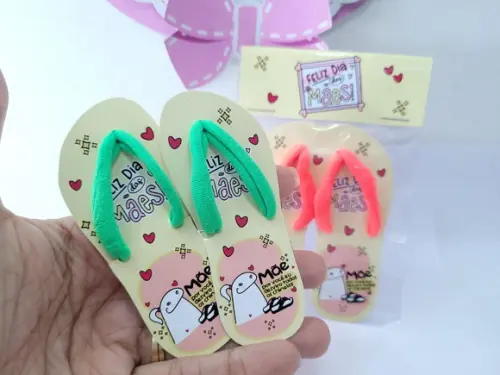 Brinde Dia das Mães Chinelinho Elástico de Cabelo Xuxinha
