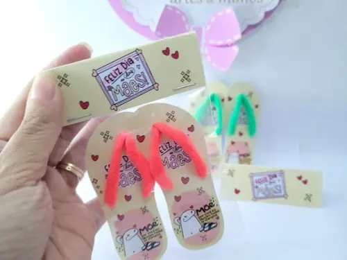 Brinde Dia das Mães Chinelinho Elástico de Cabelo Xuxinha