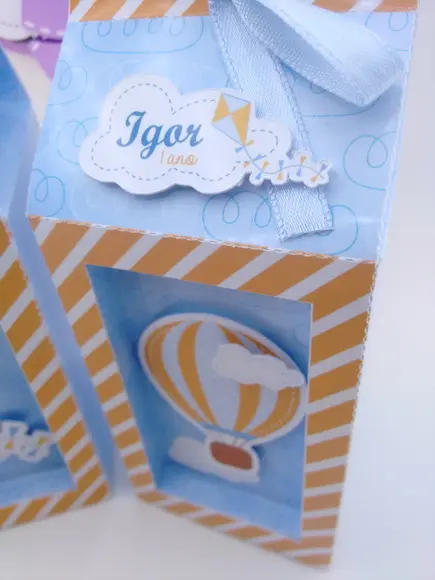 Caixa Milk Luxo Pipas e Balões com Visor Personalizada