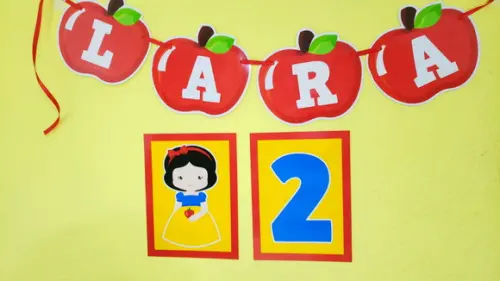 Decoração Branca de Neve com Bandeirola e 2 Quadros