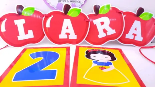 Decoração Branca de Neve com Bandeirola e 2 Quadros