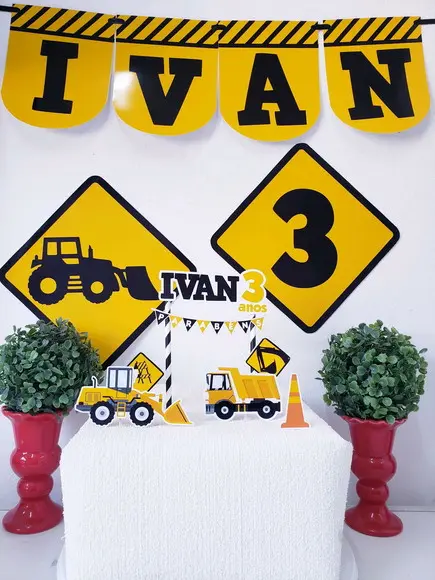 Festa em Casa Obras Topo de Bolo com Bandeirola