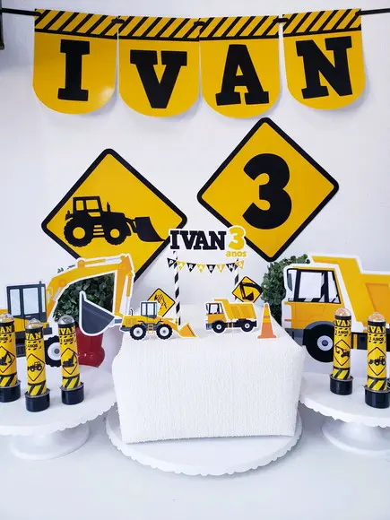 Festa em Casa Obras Topo de Bolo com Tubetes e Display