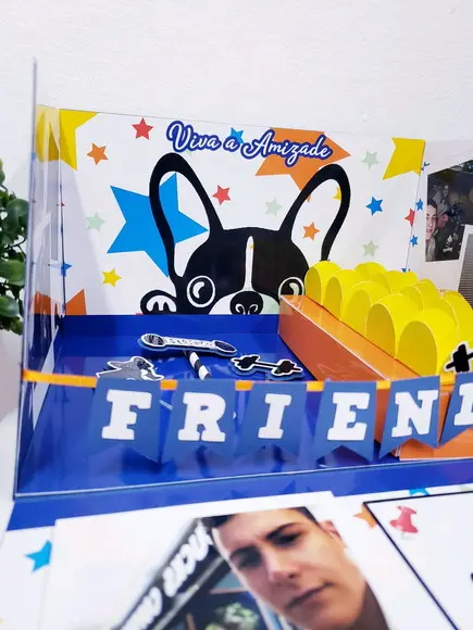 Festa na Caixa Cenário Explosão Amizade para Bolo