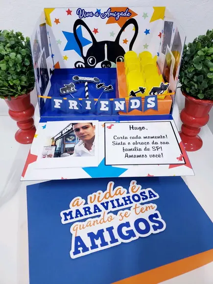 Festa na Caixa Cenário Explosão Amizade para Bolo