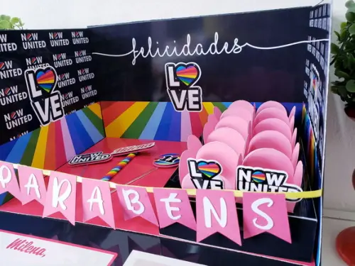 Festa na Caixa Cenário Now United Explosão para Bolo