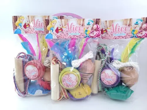Kit Alice no País das Maravilhas Peteca Corda Ioiô e Pião