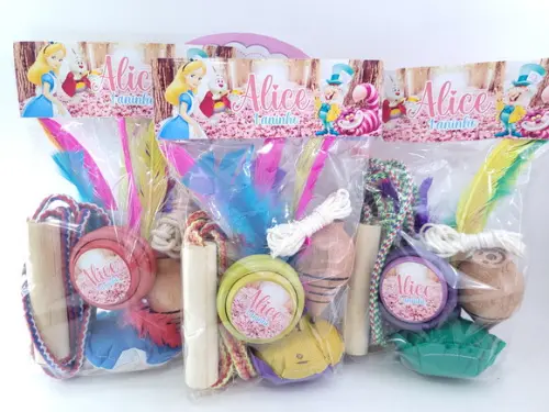 Kit Alice no País das Maravilhas Peteca Corda Ioiô e Pião
