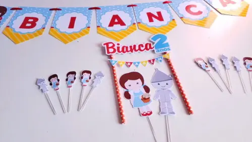 Kit Bolinho em Casa com Topo de Bolo Bandeirola e Toppers Oz
