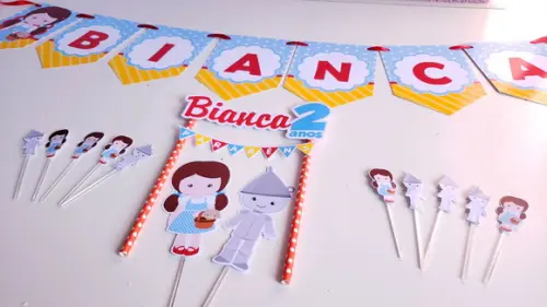 Kit Bolinho em Casa com Topo de Bolo Bandeirola e Toppers Oz