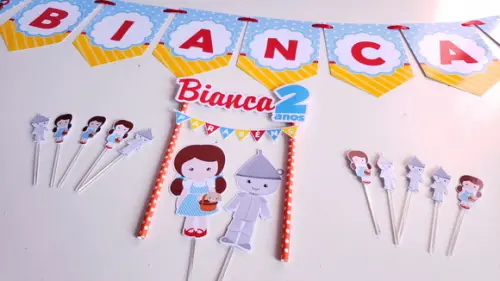 Kit Bolinho em Casa com Topo de Bolo Bandeirola e Toppers Oz