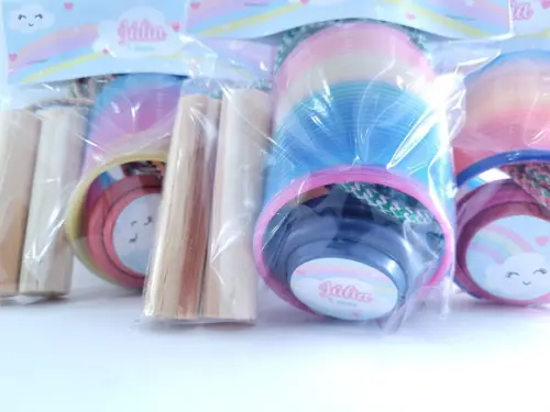 Kit Brinquedos Arco Íris Aquarela com Mola Corda e Ioiô