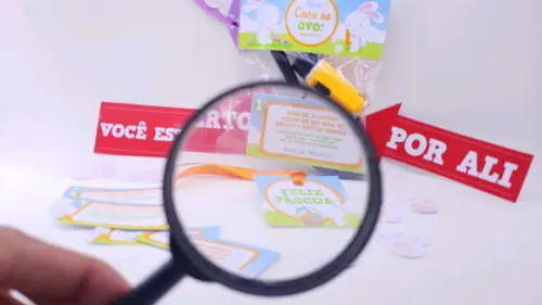 Kit Caça aos Ovos de Páscoa com Lupa e Lanterna