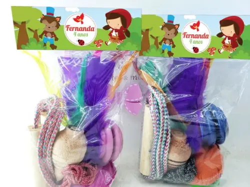 Kit Chapeuzinho Vermelho Peteca Corda Ioiô e Pião