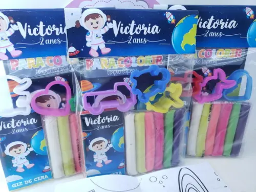 Kit de Colorir com Massinha Astronauta Menina Galáxia