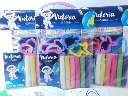Kit de Colorir com Massinha Astronauta Menina Galáxia