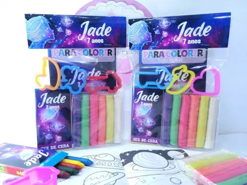 Kit de Colorir com Massinha Universo Menina Galáxia