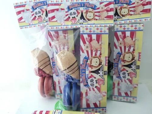 Kit Diversão Circo Vintage Pião Ioiô e Dominó Lembrancinha