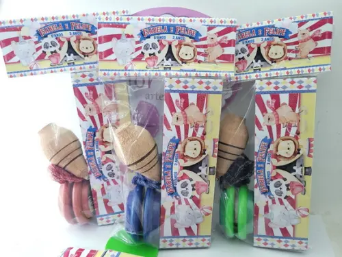 Kit Diversão Circo Vintage Pião Ioiô e Dominó Lembrancinha