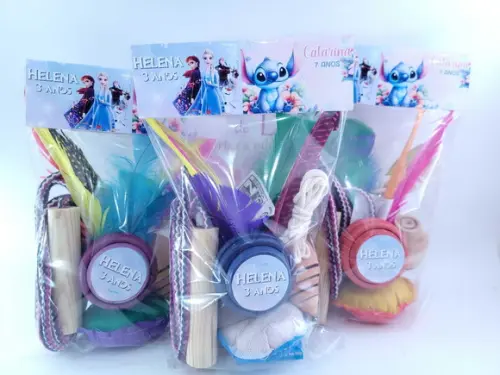 Kit Diversão Dois Temas Brinquedos Peteca Corda Ioiô e Pião