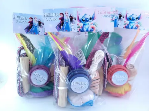 Kit Diversão Dois Temas Brinquedos Peteca Corda Ioiô e Pião