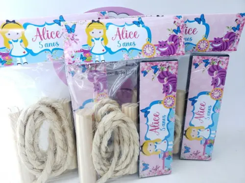 Kit Diversão Dominó e Corda Alice no País das Maravilhas