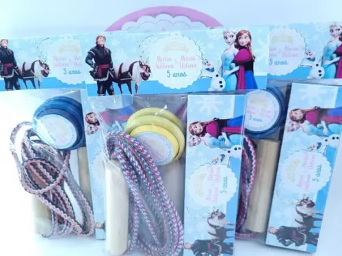 Kit Diversão Frozen Lembrancinha Dominó Corda e Ioiô