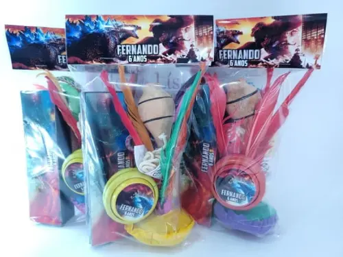 Kit Diversão King Kong Dominó Peteca Pião Ioiô Lembrancinha
