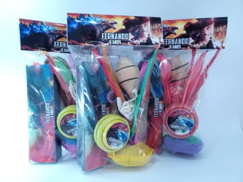 Kit Diversão King Kong Dominó Peteca Pião Ioiô Lembrancinha