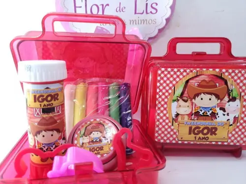 Kit Diversão na Maleta Fazendinha Aquarela com Massinha