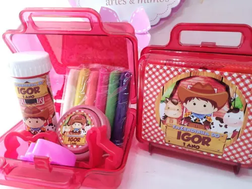 Kit Diversão na Maleta Fazendinha Aquarela com Massinha