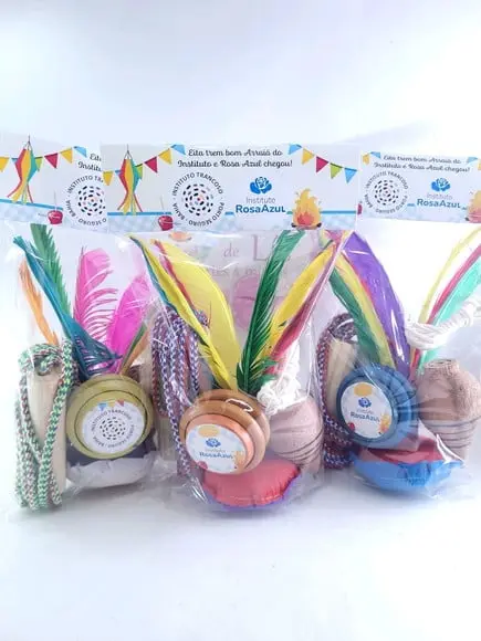 Kit Diversão Raíz Festa Junina Peteca Corda Ioiô e Pião