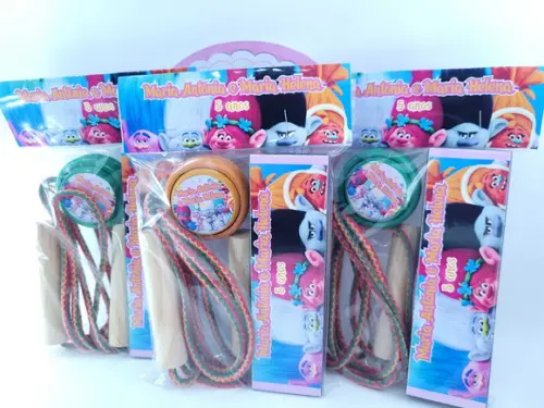 Kit Diversão Trolls Lembrancinha Dominó Corda e Ioiô