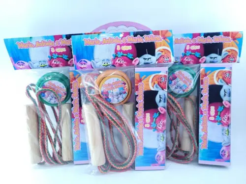 Kit Diversão Trolls Lembrancinha Dominó Corda e Ioiô