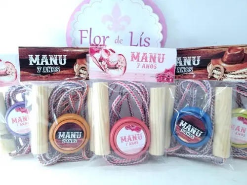 Kit Divertido Boiadeira Lembrancinha Corda e Ioiô