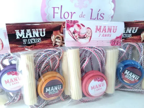 Kit Divertido Boiadeira Lembrancinha Corda e Ioiô