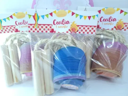 Kit Divertido Festa Junina com Mola Corda e Ioiô Arraiá