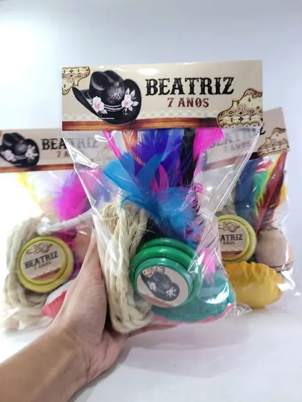 Lembrancinha Boiadeira com Corda Peteca Ioio Pião Diversão