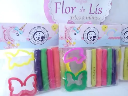 Massinha de Modelar Brinde com Cortadores Unicórnio Logo