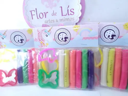 Massinha de Modelar Brinde com Cortadores Unicórnio Logo