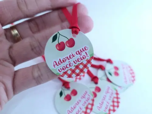Tag para Pendurar Cerejinha com Fita Lembrancinha Cereja