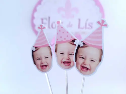 Topper de Doce Rostinho Bebê Menina com Foto e Chapeuzinho