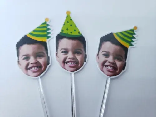 Topper de Docinho Rostinho Dinossauro com Foto e Chapeuzinho
