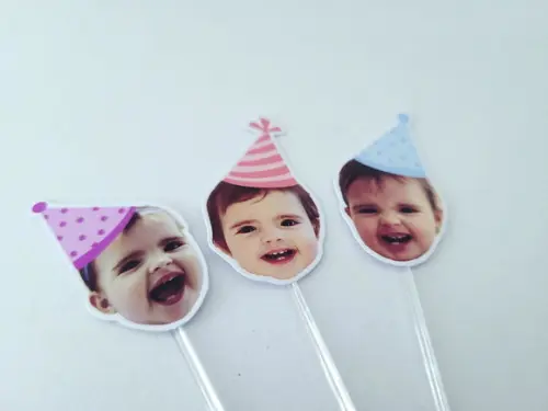 Topper de Docinho Rostinho do Bebê com Foto e Chapeuzinho